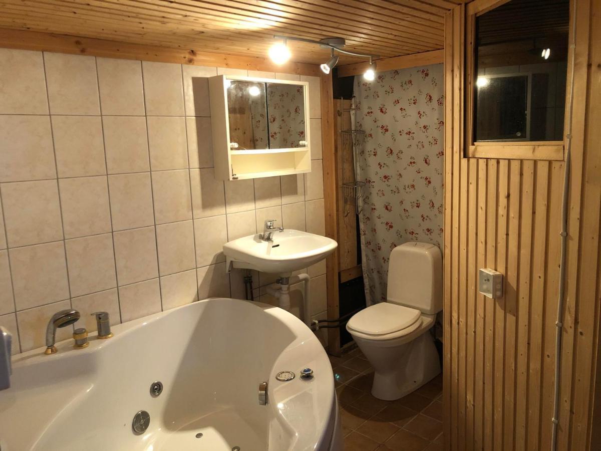 فيلا Lilla Huset Med Stor Traedgardstomt Naera Golf Och Hav تروسا المظهر الخارجي الصورة