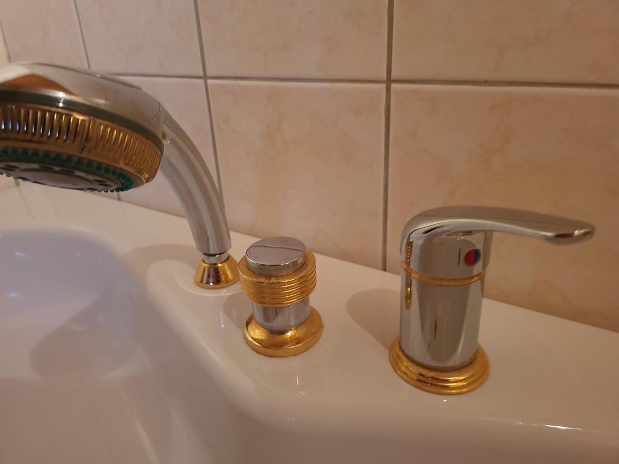 فيلا Lilla Huset Med Stor Traedgardstomt Naera Golf Och Hav تروسا المظهر الخارجي الصورة